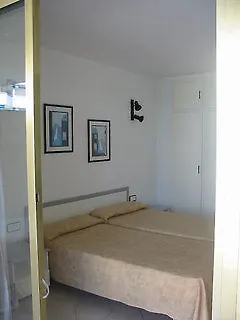 Ona *
